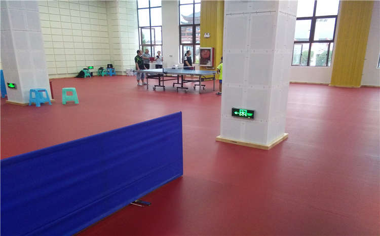 室內(nèi)體育運(yùn)動(dòng)地板保養(yǎng)