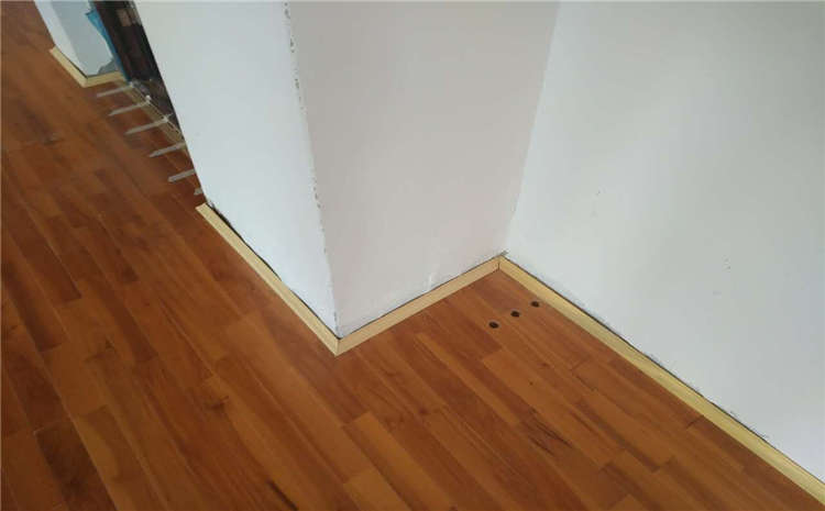 球館木地板打蠟