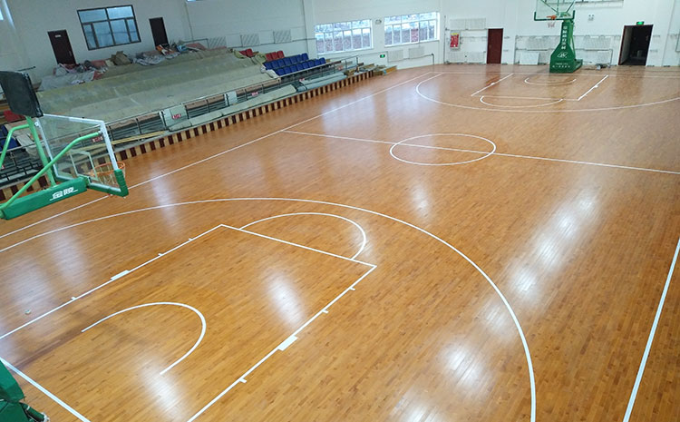 常用的風雨操場實木運動地板圖片