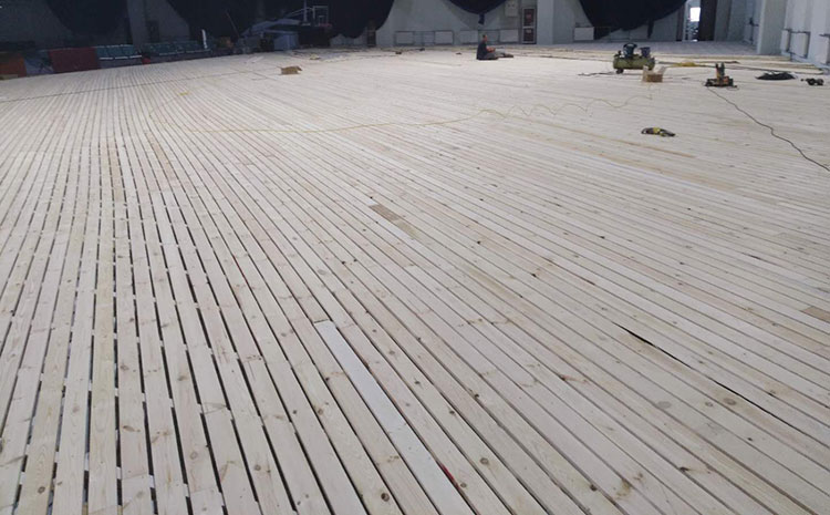 大型體育運(yùn)動(dòng)地板怎么選