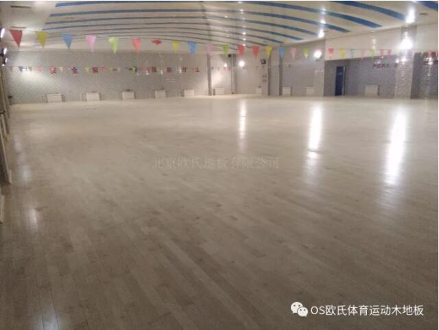 北京師范大學附屬二中多功能廳木地板成功案例 北京師范大學附屬二中多功能廳木地板成功案例