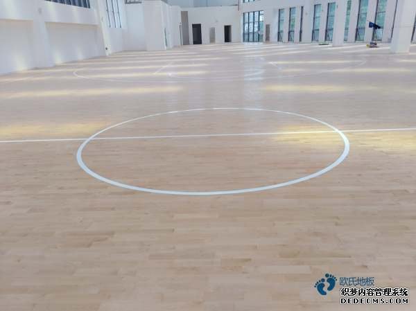 企口籃球場(chǎng)木地板哪家好